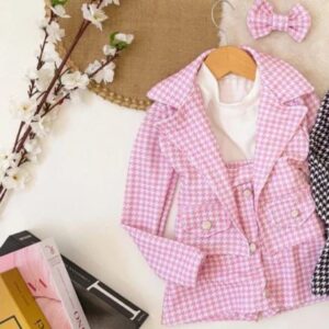 CONJUNTO ROSA, BLAZER , SHORT POLLERA , REMERA Y MOÑO T 4 AÑOS