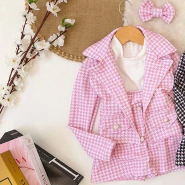 CONJUNTO ROSA, BLAZER , SHORT POLLERA , REMERA Y MOÑO T 4 AÑOS