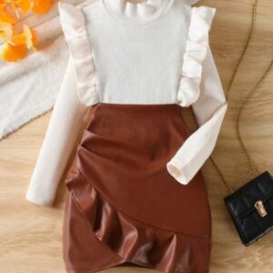 CONJUNTO MANGAS LARGAS CORAZONES BEIGE Y POLLERA DE CUERINA MARRÓN T 10 AÑOS