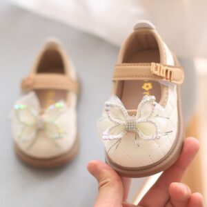 ZAPATITO BEIGE DETALLE MARIPOSA STRASS