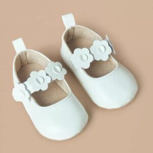 ZAPATITO BLANCO CON FLORES
