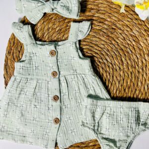 VESTIDITO VERDE CON CUBRE PAÑAL Y VINCHA T 0-3 MESES