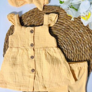 VESTIDITO AMARILLO CON CUBRE SHORT Y VINCHA T 3-6 MESES