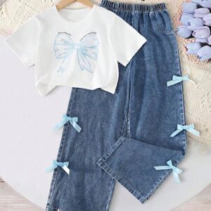CONJUNTO REMERA BLANCA CON  PANTALÓN JEANS MOÑITOS CELESTE T 7 AÑOS