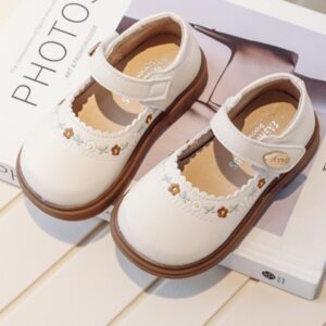 ZAPATITO BEIGE DETALLES FLORES BORDADAS