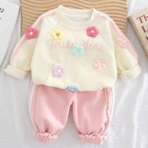 CONJUNTO BUZO DETALLES FLORES CON JOGGER ROSA T 5 AÑOS