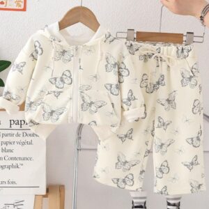 CONJUNTO CAMPERA  CON CAPUCHA  Y PANTALÓN MARIPOSAS T 5 AÑOS