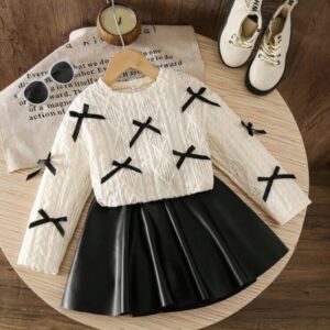 MANGAS LARGAS  CON DISEÑO DE MOÑO Y POLLERA DE CUERINA NEGRO T 10