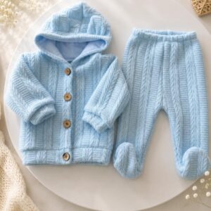 SET SACO CON CAPUCHA Y PANTALON TEJIDO