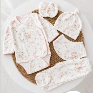 SET RN 5 PIEZAS, BODY CRUZADO , PANTALON, GORRITO, BABERO Y MANOPLAS