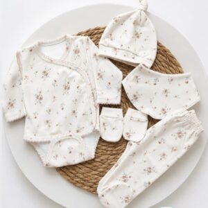SET RN 5 PIEZAS, BODY CRUZADO , PANTALON, GORRITO, BABERO Y MANOPLAS