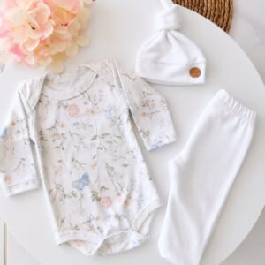 SET RN ALGODON PIMA 3 PIEZAS,BODY CUELLO AMERICANO, PANTALON PIE CERRADO Y GORRITO